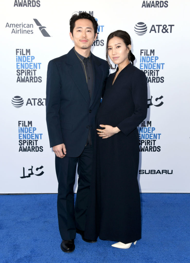 Steven Yeun y Joana Pak | Getty Images Photo by Jon Kopaloff