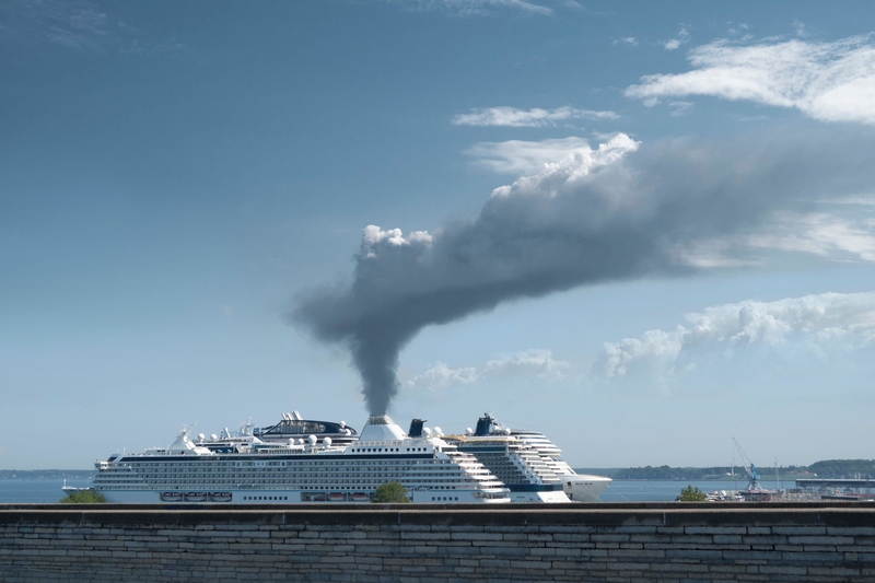 Cruise Ships Wreak Havoc on the Environment | Alamy Stock Photo by mauritius images GmbH/Catharina Lux