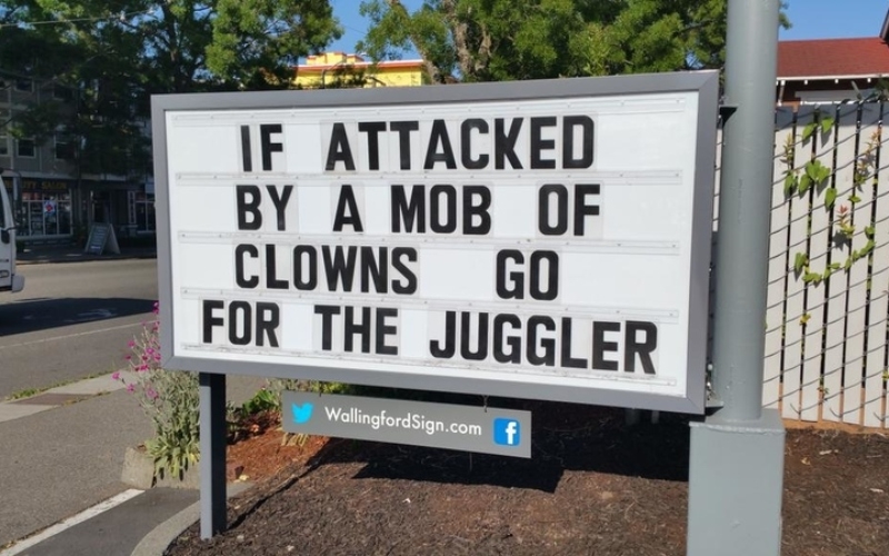 Go for the Juggler | Twitter/@WallingfordSign