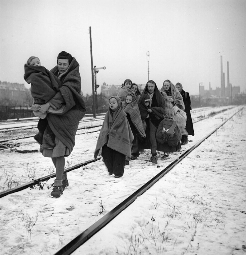 Polish Refugees Hoping to be Rescued | Getty Images Photo by Fred Ramage