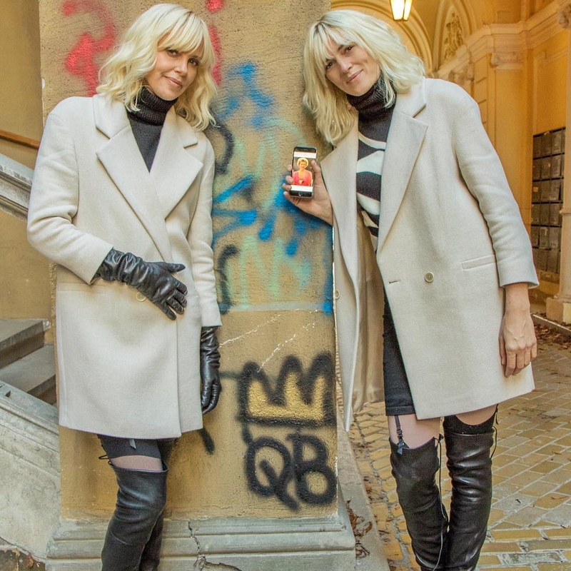 Two Atoms of Blonde Power | Instagram/@moganderton
