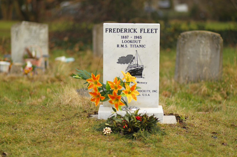 Someone Left a Pair of Binoculars on Frederick Fleet’s Grave | Alamy Stock Photo