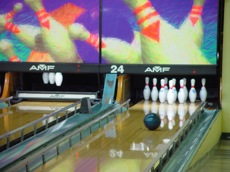 The AMF Bowling Ball Link | Alamy Stock Photo by Historic Collection