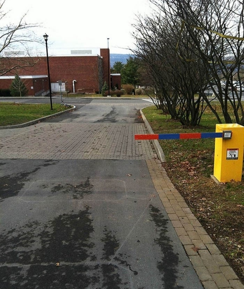 High-Security Parking Lot | Imgur.com/O6doe