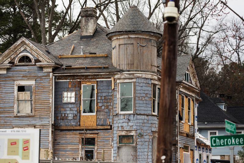 A Fixer-Upper | Alamy Stock Photo by Everyday Artistry Photography