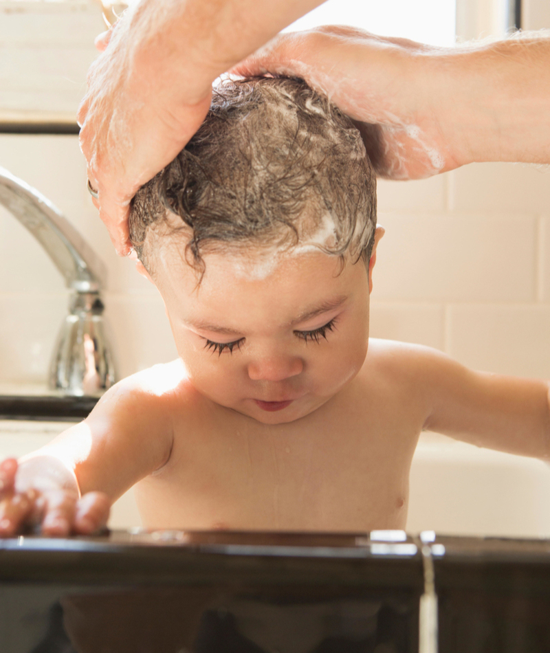 Protect Baby During Shampooing | Alamy Stock Photo by Tetra Images, LLC/Lucy von Held