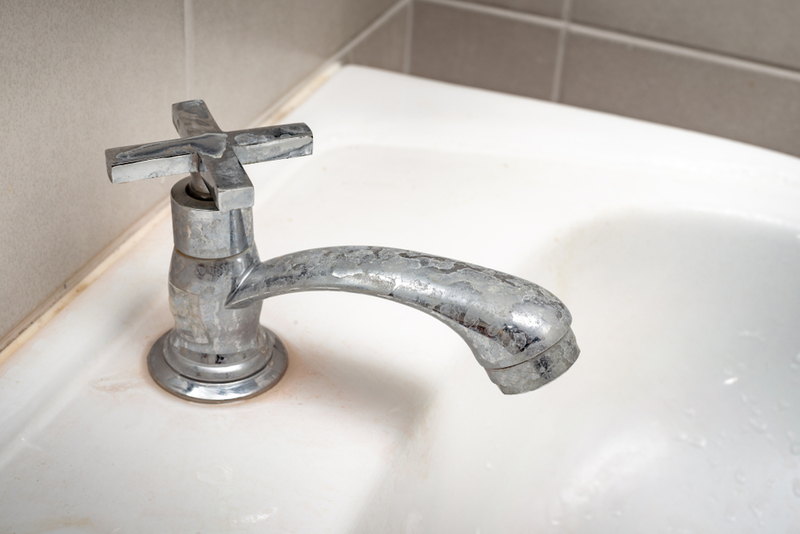 Get Into Those Cracks Around the Taps | Shutterstock