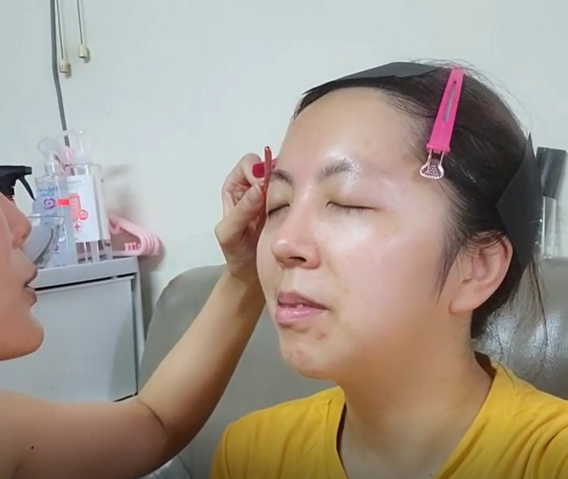 Don’t Shave off Eyebrows Completely | Instagram/@nanamakeup.massage