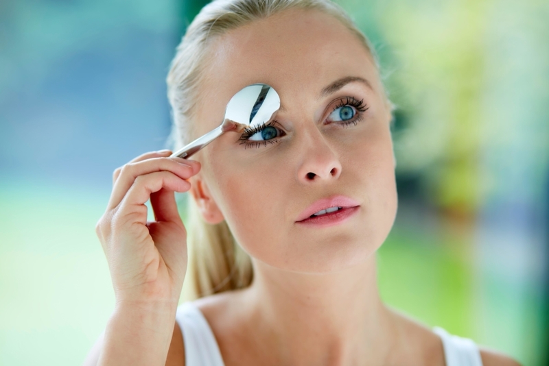 Do Use This Mascara Hack | Alamy Stock Photo by Chris Rout