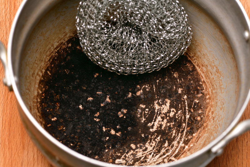 Make Old Pots New Again | Alamy Stock Photo by Boris Kozlov