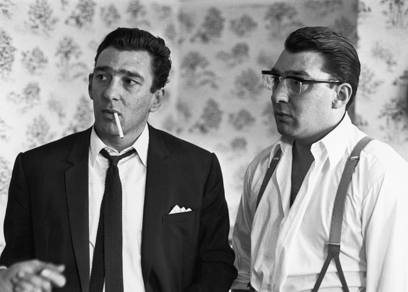 Ronnie y Reggie Kray | Getty Images Photo by William Lovelace/Daily Express/Hulton Archive