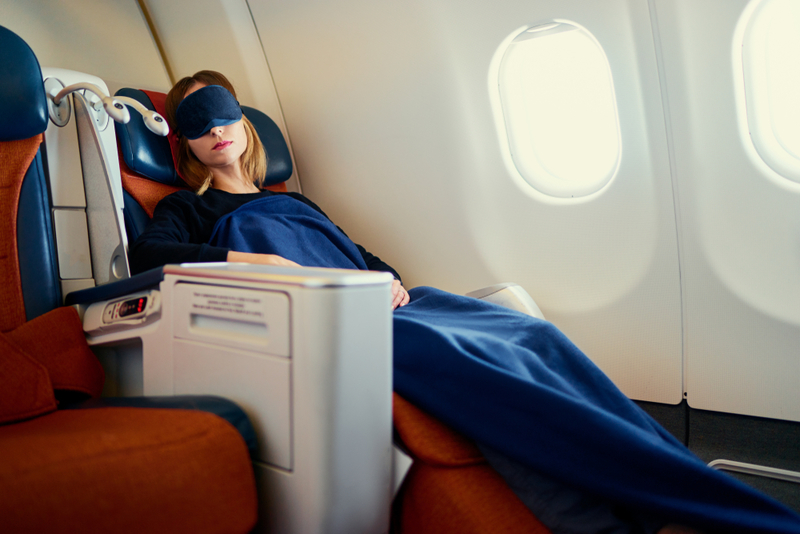 Mantente despierto y alerta durante el despegue y el aterrizaje | Shutterstock Photo by kudla