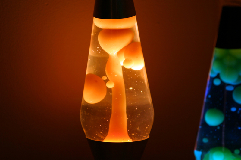 Lámparas de lava | Shutterstock Photo by mikeledray