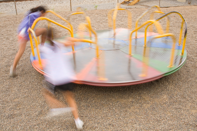 Hacer girar a tus hijos muy rápido en el carrusel | Alamy Stock Photo by Bill Grant
