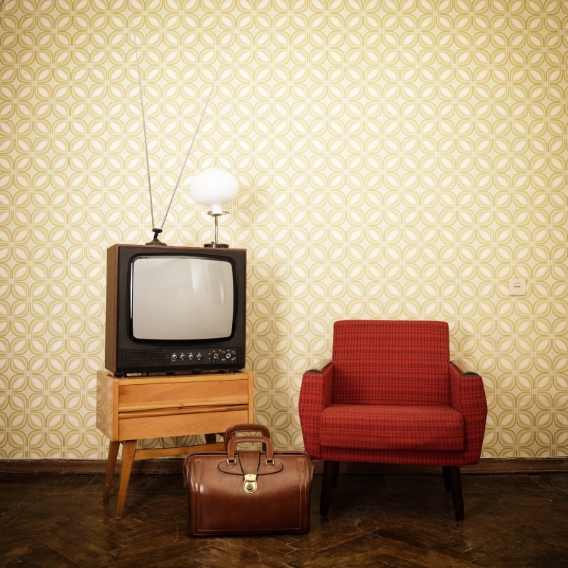 Jugando con las antenas de TV | Shutterstock Photo by Khorzhevska