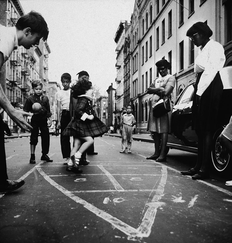 Jugando en las calles | Getty Images Photo by Frederic Lewis