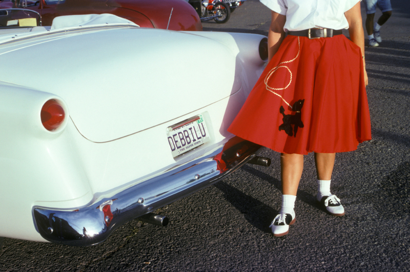 Las faldas de caniche | Alamy Stock Photo by P. WALLICK/ClassicStock 