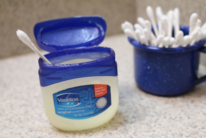 Using Vaseline on Our Lashes | Alamy Stock Photo