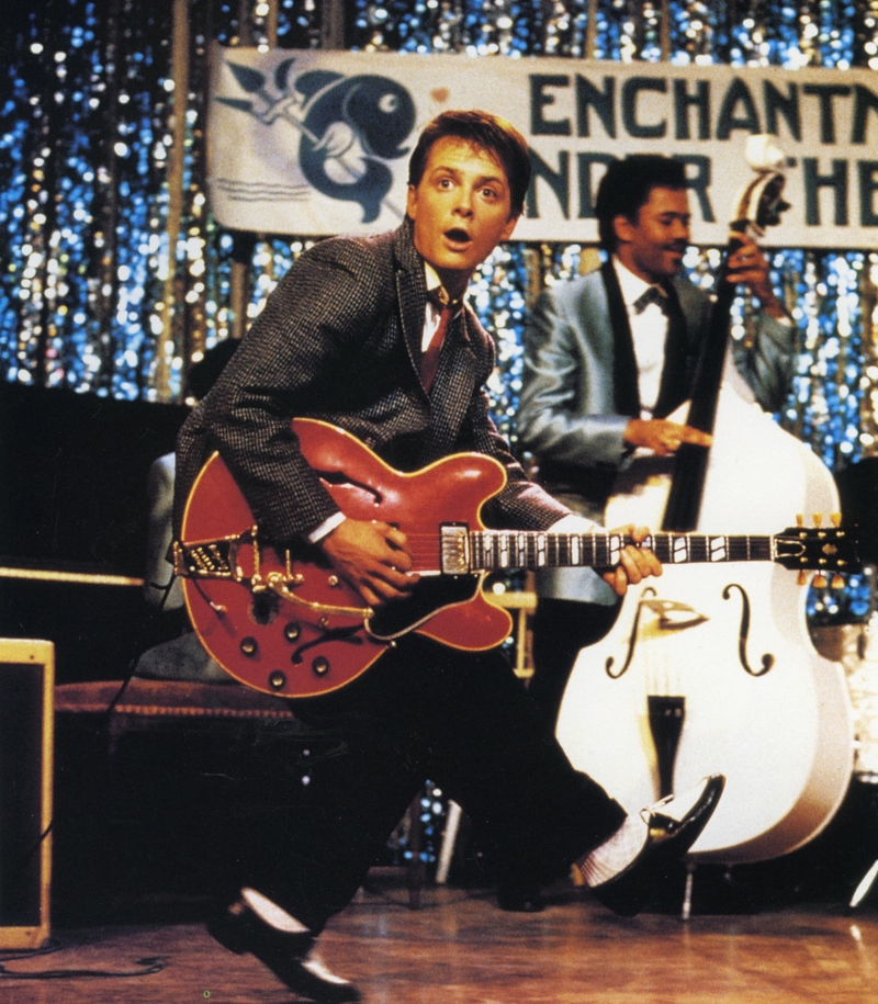 Zurück in die Zukunft: Marty spielt eine nicht existierende Gitarre | Alamy Stock Photo