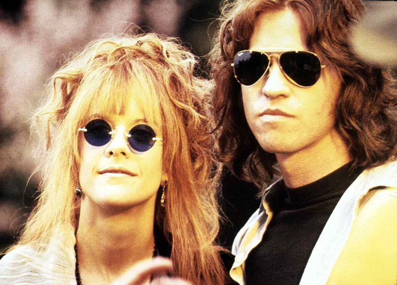 The Doors: ein Ray-Ban-Sonnenbrillenmodell aus den 80ern in einem Film aus den 60ern | Alamy Stock Photo