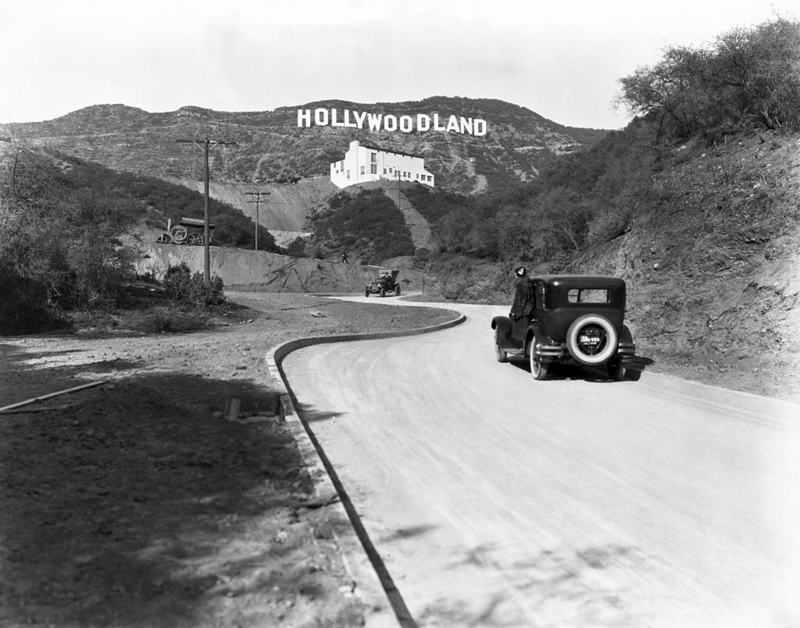 Hollywood Then — Hollywoodland | Getty Images Photo by Underwood Archives