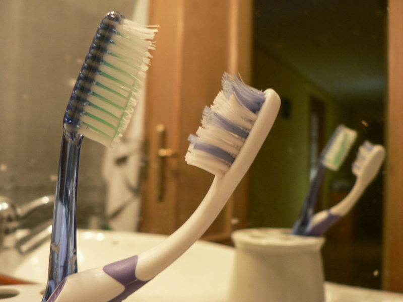 Dile adiós a los cepillos de dientes sucios | Getty Images Photo by Carlos Ciudad Photography