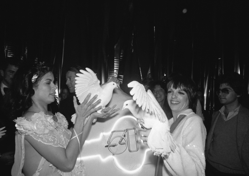 Bianca Jagger brachte ihre eigenen Tauben mit in den Club | Getty Images Photo by Bettmann