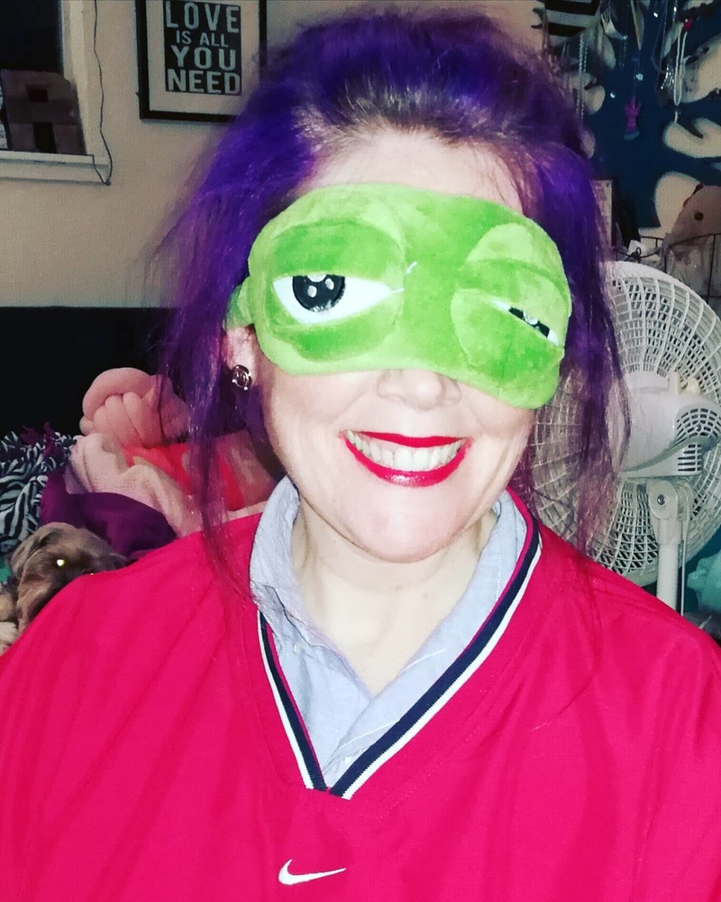 Frog Eye Mask | Instagram/@thisgirlpeggy