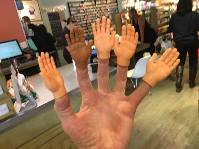 Finger Hands Finger Puppets | Instagram/@davidschulder