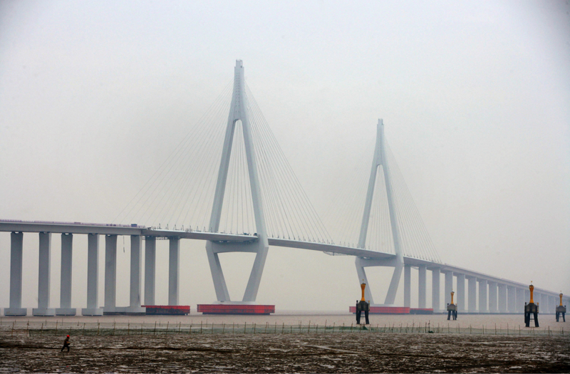 Puente de la bahía Hangzhou, China | Getty Images Photo by China Photos