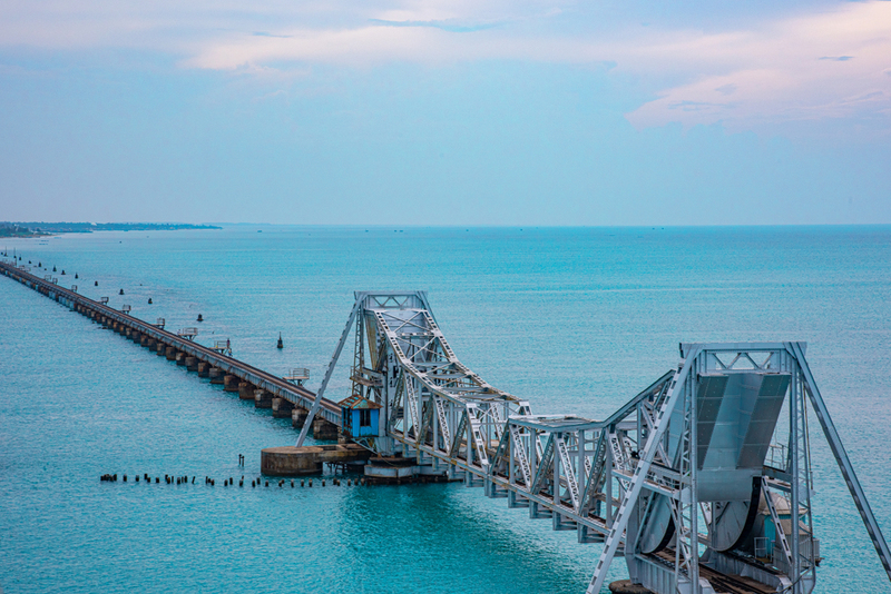 Puente Annai Indira Gandhi, India | Shutterstock Photo by Alex Alderic Jero