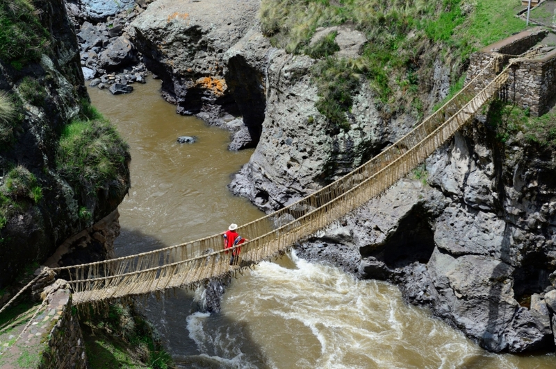 Puente Queshuachaca, Perú | Alamy Stock Photo by HUGHES Herve/hemis.fr