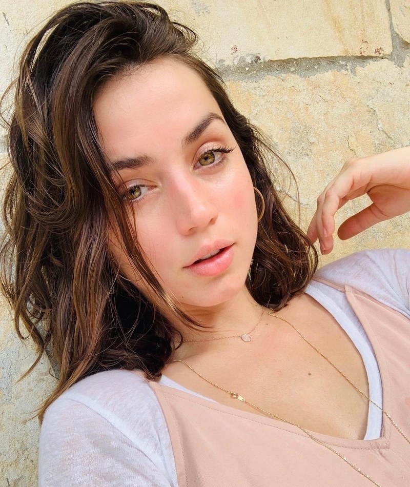 Ethical Diamonds Are a Girl's Best Friend | Instagram/@ana_d_armas