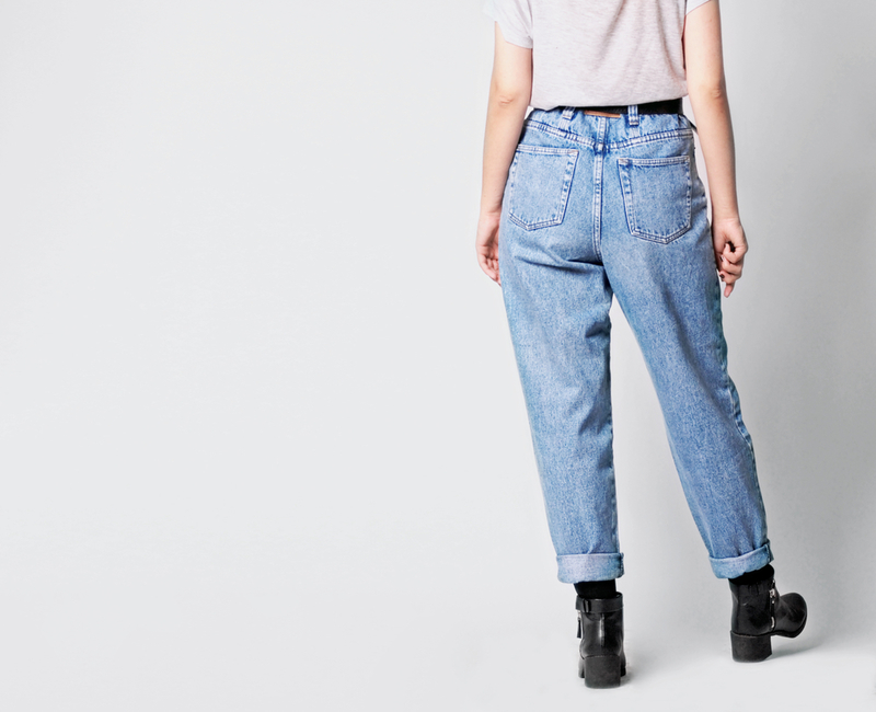 Mamá, ¿puedo tomar prestados tus jeans? | Shutterstock