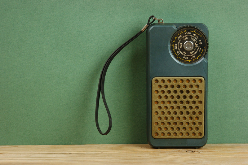Transistorradios anhören | Laborant/Shutterstock