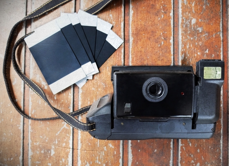 Fotos mit Polaroid-Kameras machen | SirichaiKeng/Shutterstock