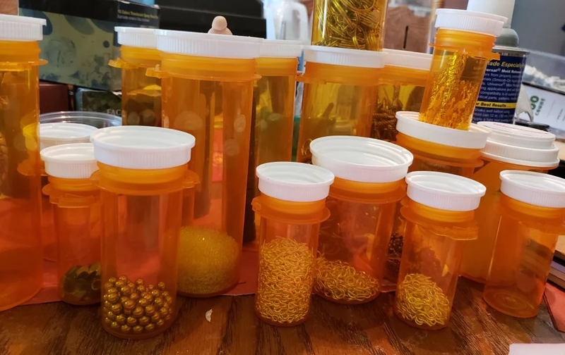 Keep Things Organized With Medicine Bottles | Reddit.com/Celebophile