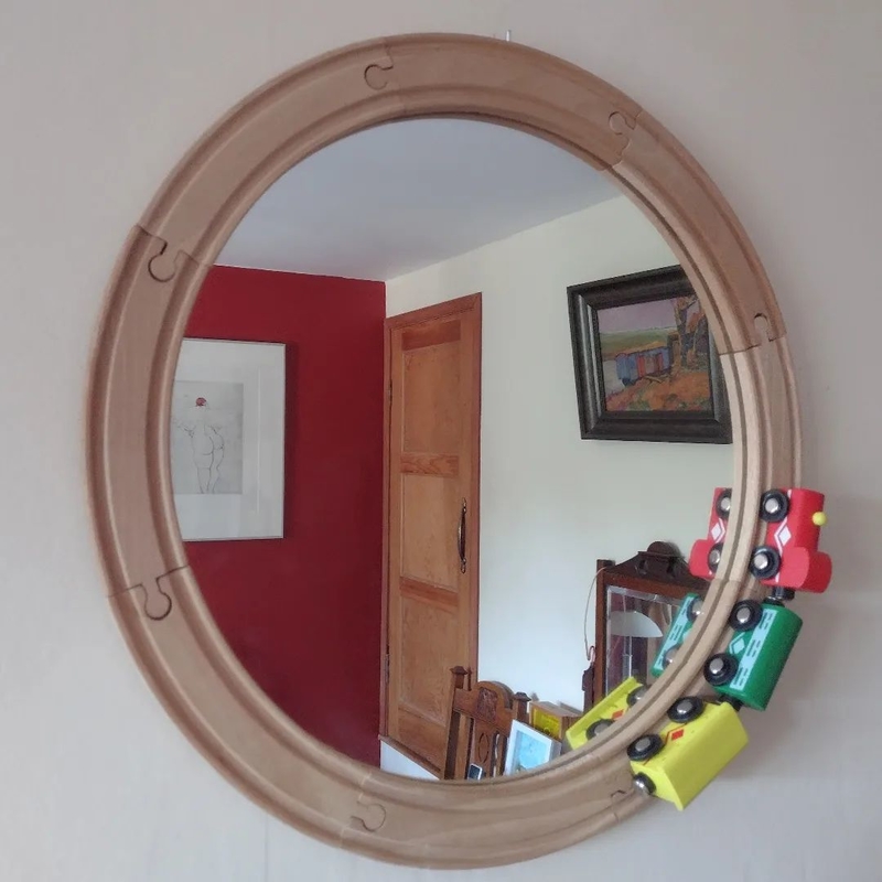 Give a Mirror a Special Look | Instagram/@awdesignupcycling